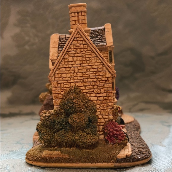 Lilliput Lane The Bell, Stilton | England Collection - Picture 6 of 9